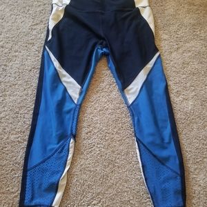 2 pairs of yoga pants